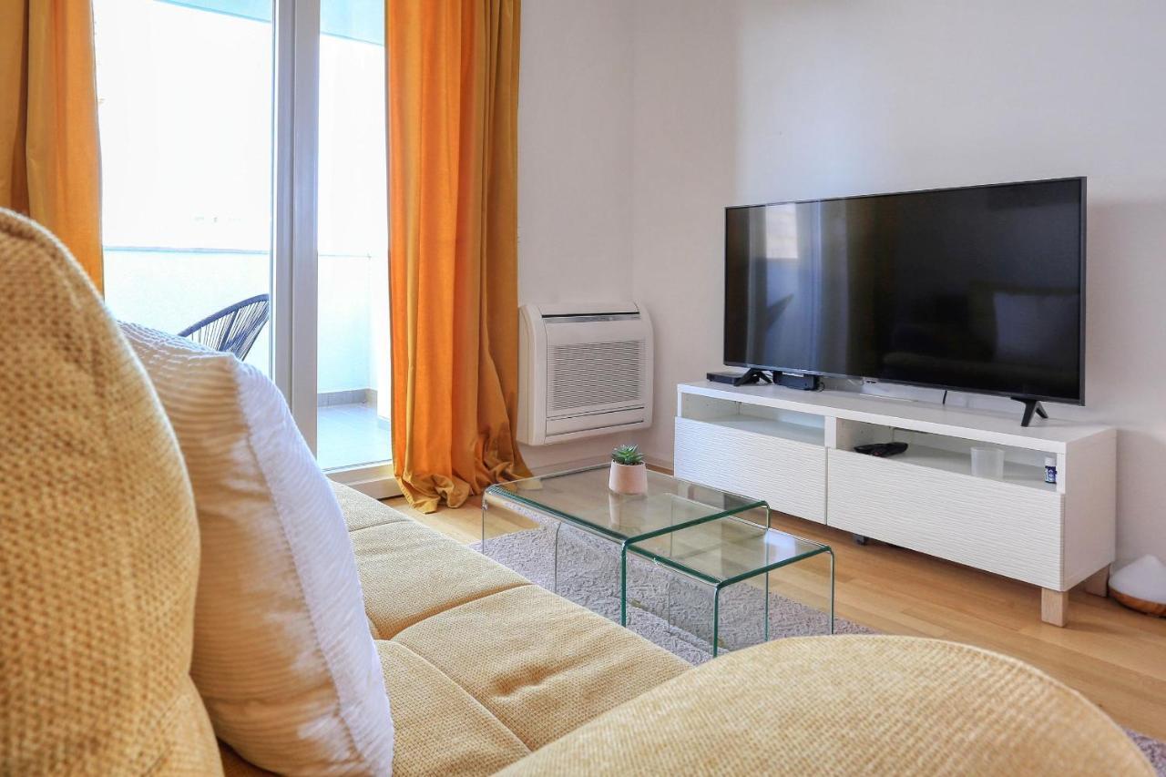 Barbara With Private Parking In The Garage Apartment Zadar